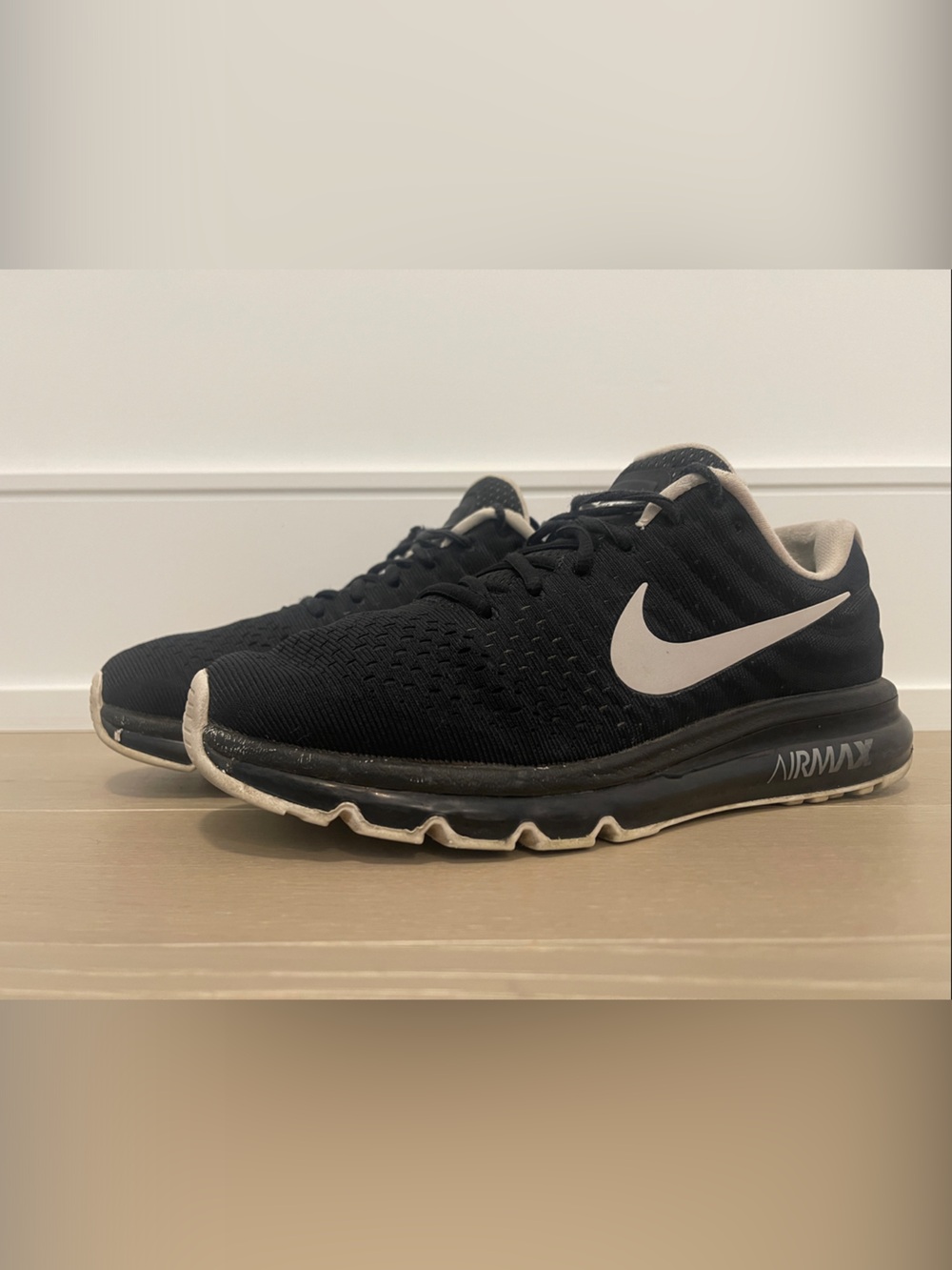 Nike Air Max 2017 Black and White Running Sneakers with Knit Upper